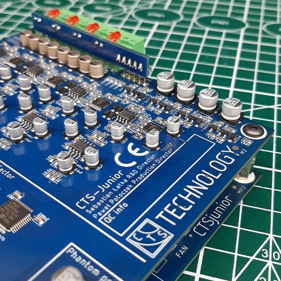Zbliżenie na płytkę PCB używaną w rozwiązaniach CTS Audio